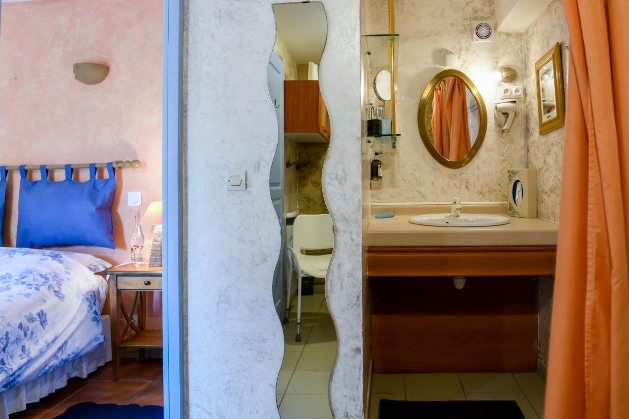 Отель Logis Le Relais Du Bastidou Beaumarches Экстерьер фото