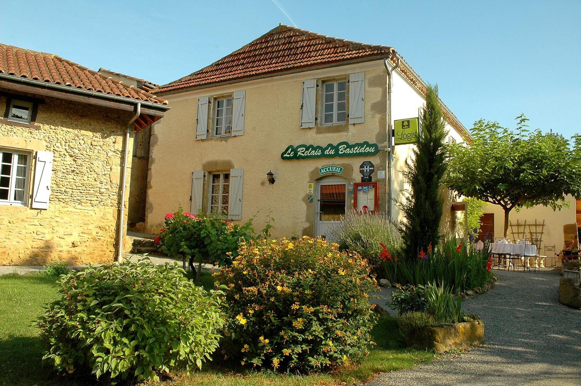 Отель Logis Le Relais Du Bastidou Beaumarches Экстерьер фото