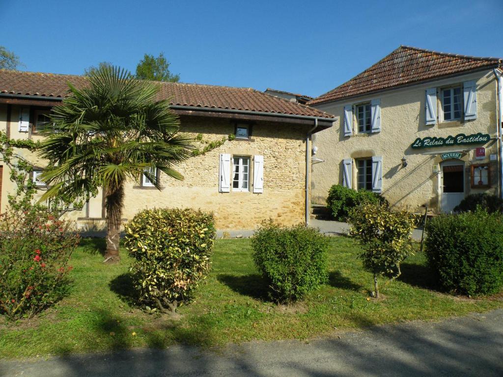 Отель Logis Le Relais Du Bastidou Beaumarches Экстерьер фото