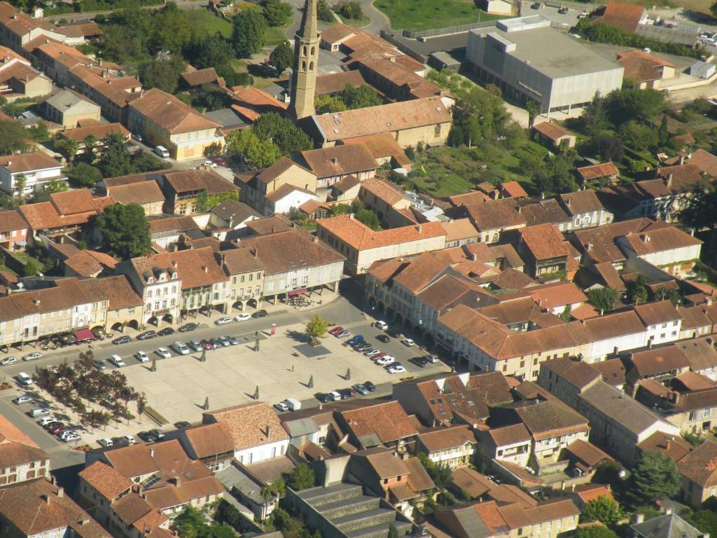 Отель Logis Le Relais Du Bastidou Beaumarches Экстерьер фото