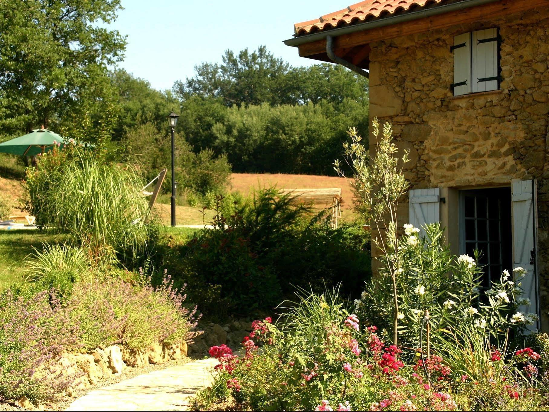 Отель Logis Le Relais Du Bastidou Beaumarches Экстерьер фото