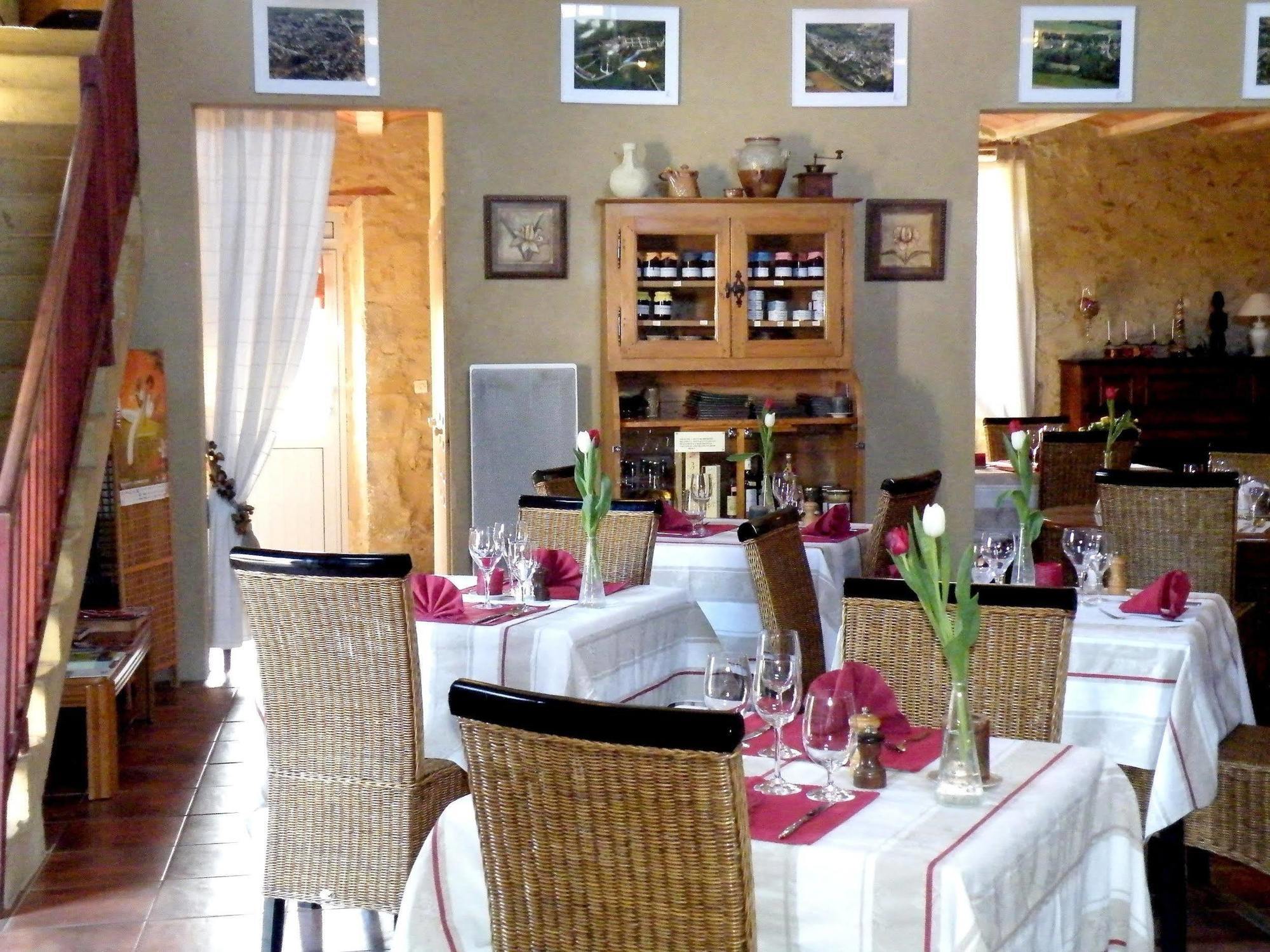 Отель Logis Le Relais Du Bastidou Beaumarches Экстерьер фото