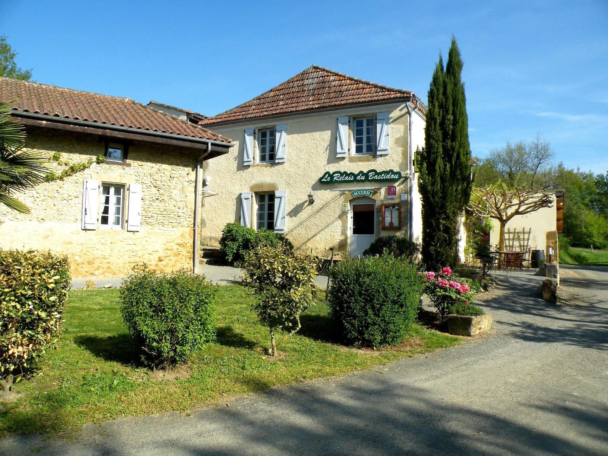 Отель Logis Le Relais Du Bastidou Beaumarches Экстерьер фото