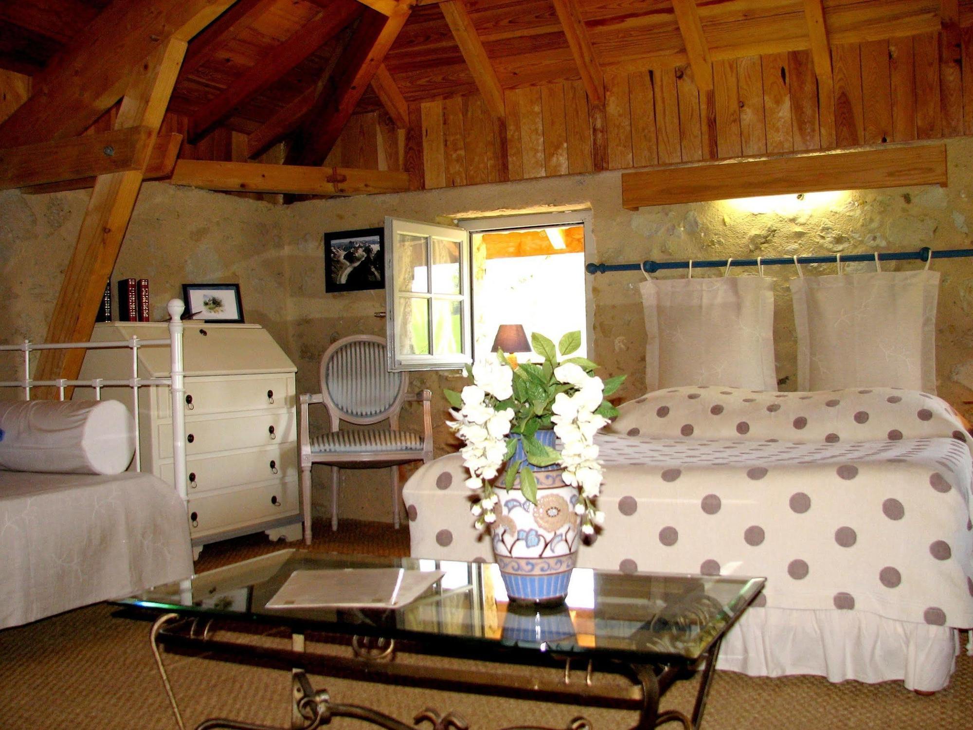 Отель Logis Le Relais Du Bastidou Beaumarches Экстерьер фото