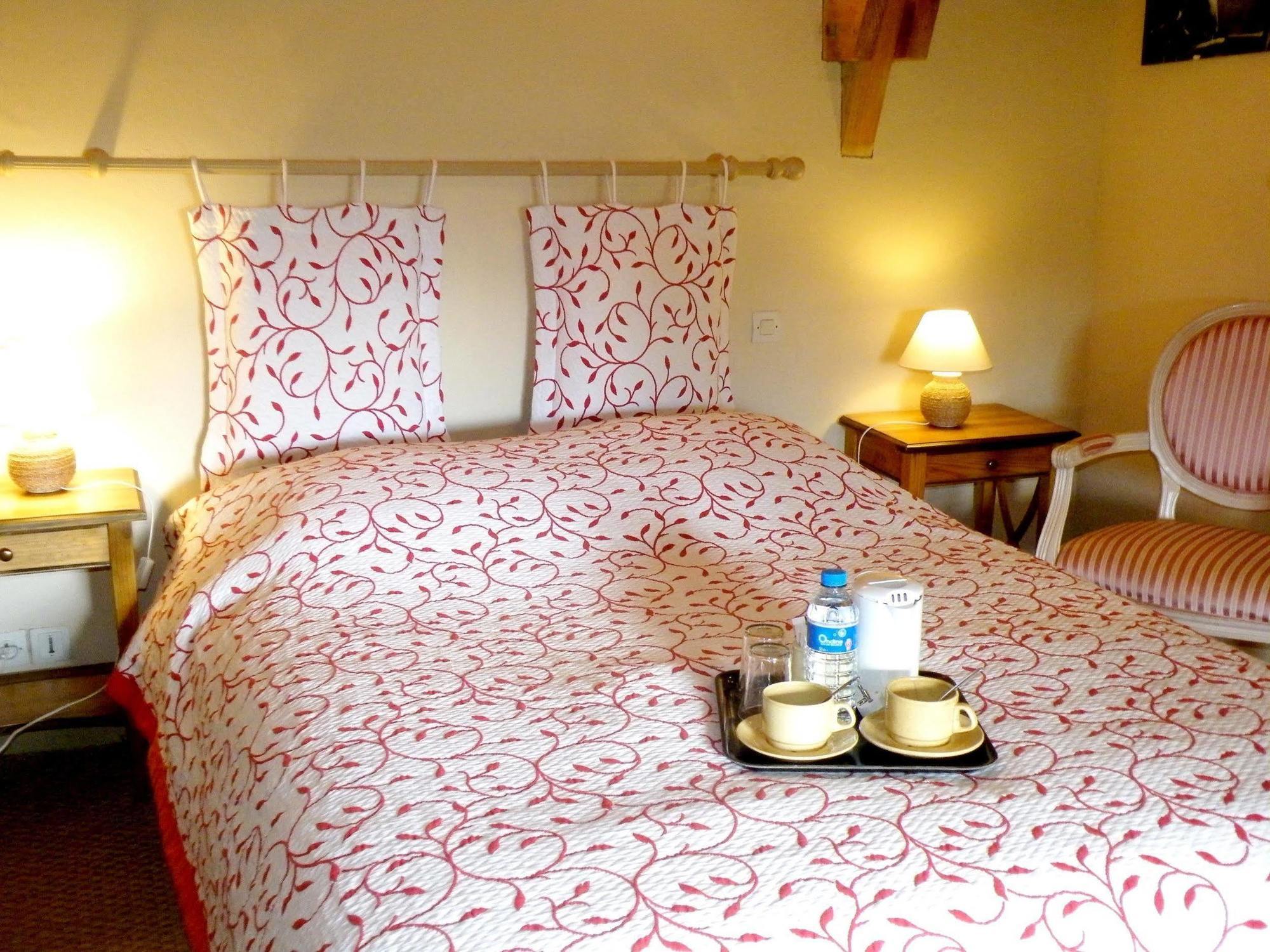 Отель Logis Le Relais Du Bastidou Beaumarches Экстерьер фото