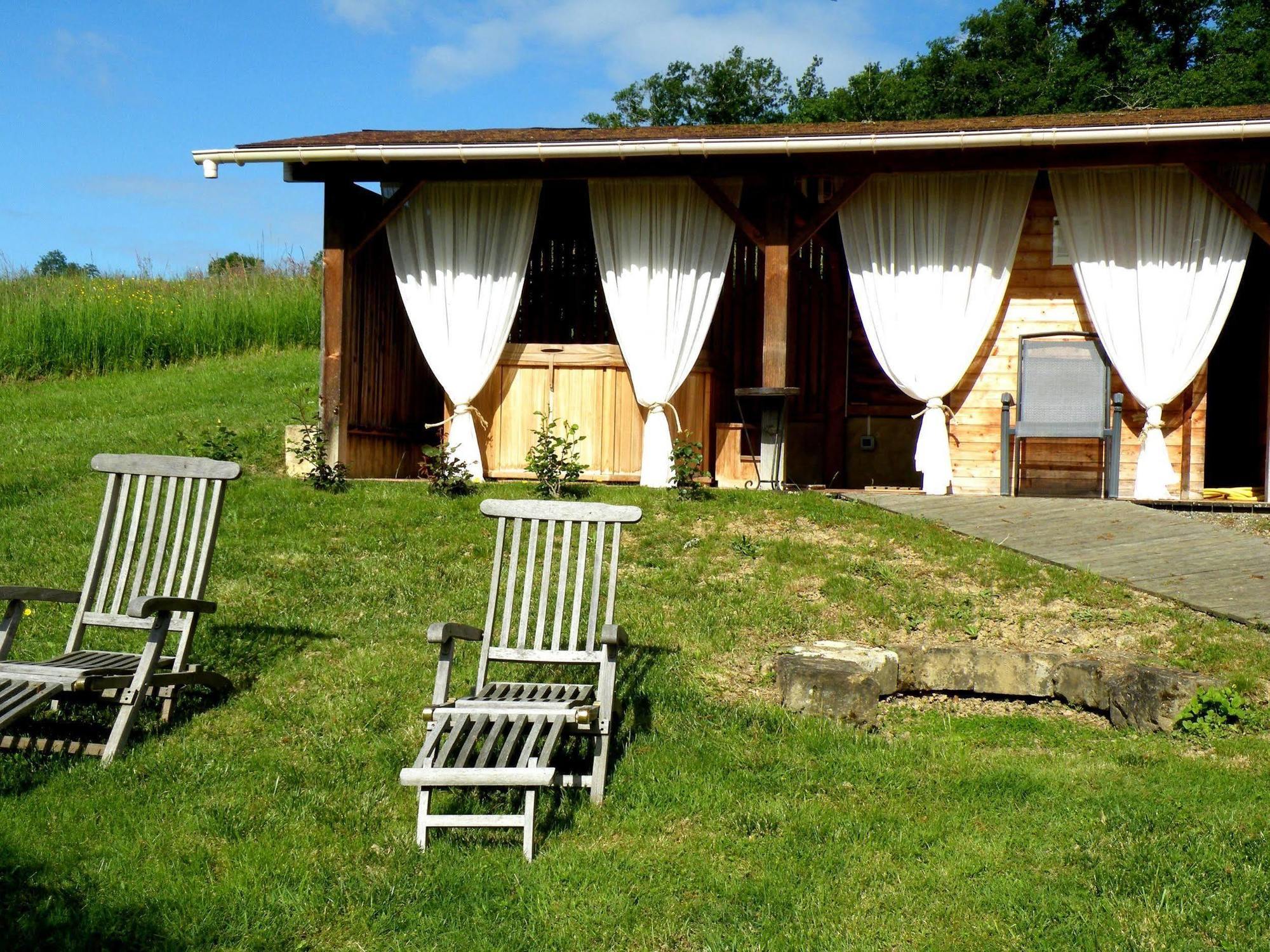 Отель Logis Le Relais Du Bastidou Beaumarches Экстерьер фото